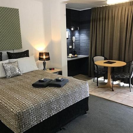 Central Motel Gin Gin Eksteriør billede