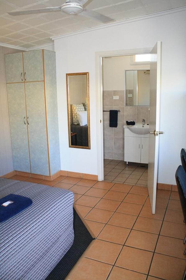 Central Motel Gin Gin Eksteriør billede