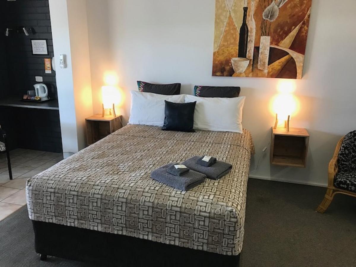 Central Motel Gin Gin Eksteriør billede