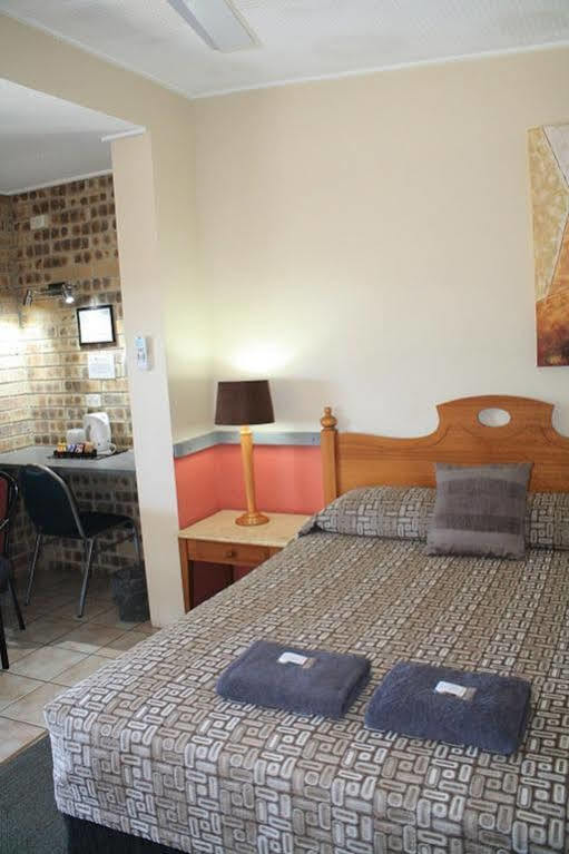 Central Motel Gin Gin Eksteriør billede
