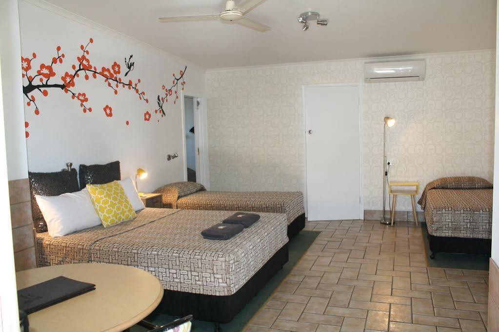 Central Motel Gin Gin Eksteriør billede