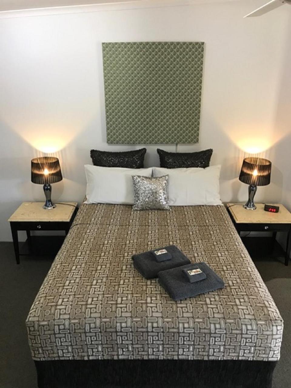 Central Motel Gin Gin Eksteriør billede