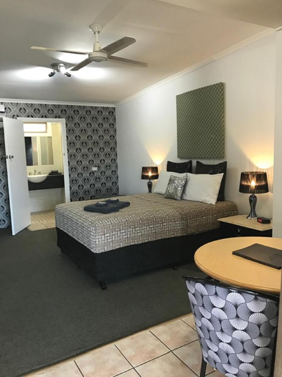 Central Motel Gin Gin Eksteriør billede